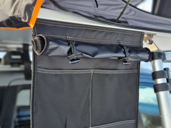 Fold out taktelt mot blå bakgrunn_8