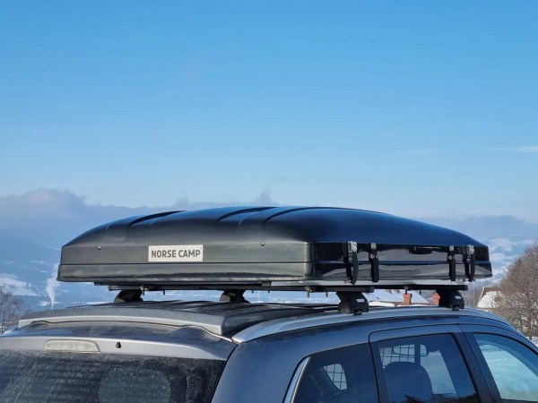 Fold out taktelt mot blå bakgrunn_9