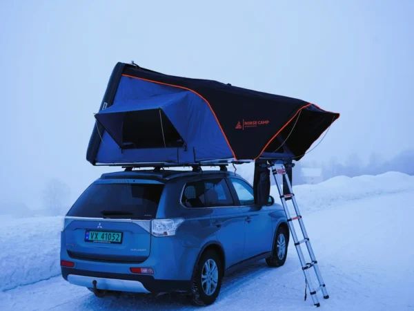 Norse Camp Romsdalen 2.0 Wide – oppslått taktelt sett fra bakre vinkel i vintermiljø.