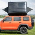 Norse Camp Romsdalen 3.0 Wide taktelt lukket på taket av SUV – sideprofil
