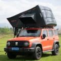 Romsdalen 3.0 Wide hardtop taktelt montert på orange SUV – skrå frontvisning