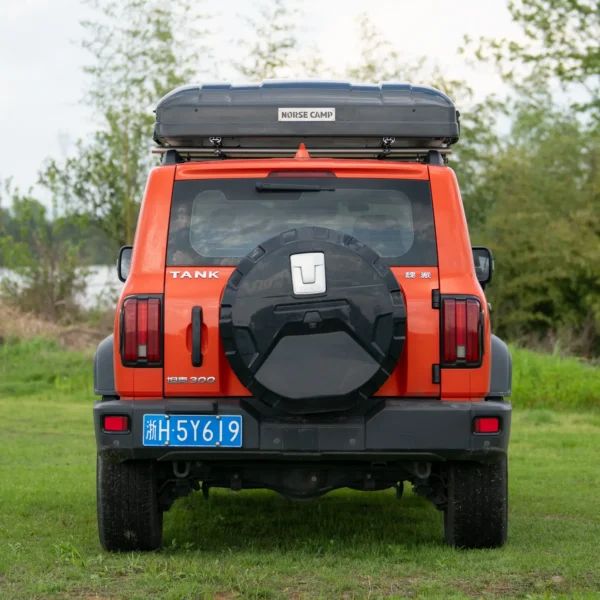 Norse Camp Romsdalen 3.0 Wide taktelt lukket sett bakfra på orange SUV