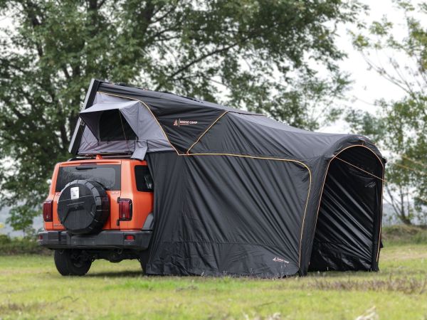 En detaljert visning av sammenkoblingene og glidelåsene som holder takteltet sikkert og stramt.