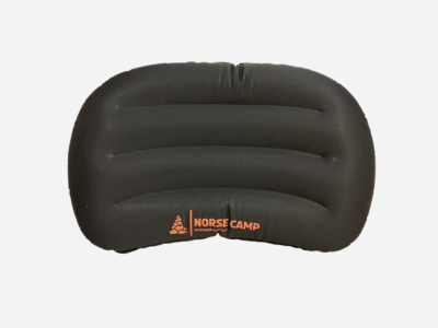 frilagt produktbilde av turpute pรฅ grรฅ bakgrunn