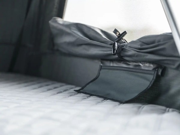 Nærbilde av madrass og innvendig soveflate i Breheimen MINI taktelt.