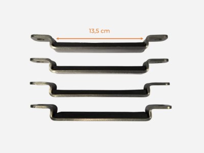 4 festebraketter pรฅ grรฅ bakgrunn