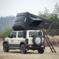 Hardtop taktelt med delvis åpnet skall på Suzuki Jimny